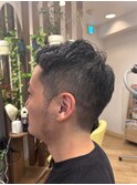 【黒髪ワイルドアップバング刈り上げフェードビジネスショート】