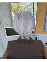 リアクト(React)&nbsp;パープルが際立つホワイトショート