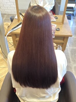 髪のダメージ・クセ・うねりなどでお悩みの方に！【ケラスターゼ】で、なめらかな艶髪へ導きます♪