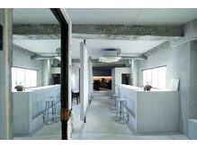 エトレ(etre)の雰囲気(2階に上がるとそこには洗練された隠れ家サロンが…)