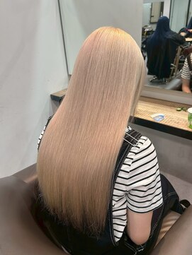 Beleza 川越 -ブリーチ・ハイトーン・ダブルカラー・エクステ・羽エクステ- 17873髪質改善ミルクティーブロンドレイヤーシャンパンベージュ