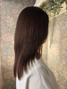 みどりの美容室 ツヤと軽さを両立したレイヤースタイル