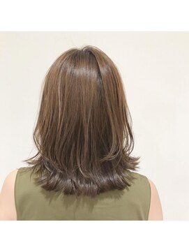 オットー バース(Otto BIRTH) ミディアムレイヤー切りっぱなし外ハネボブ