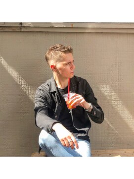 リバレッジ 広尾(Leverage) 海外ラフお洒落スキンフェードツーブロック