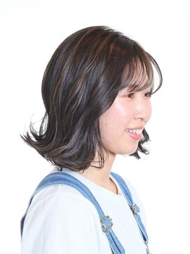 クープヘアー(Coupe hair) ナチュラル　ベージュ系ハイライトカラー