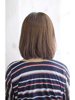 シュシュット(chouchoute)&nbsp;斜めバングデザインカラーシルキーベージュグレージュカラー/054