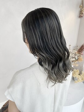 ソウィ(sowi) グレーバレイヤージュ