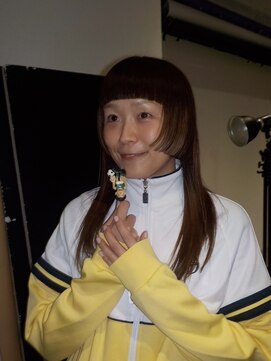 イキ(ikiii) 【hana】step cut/顔まわりカット