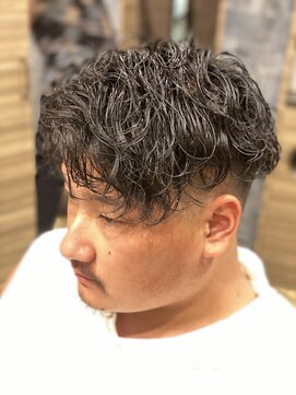 銀座マツナガ 神田店 メンズパーマセット簡単前下がりツーブロックツイストスパイラル