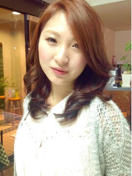 イソラブル(ISOLA-blu) 雰囲気重視のミディアムレイヤー