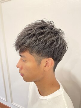 ワイズバーバーギンザラウンジ(Y’s BARBER GINZA LOUNGE) 髪質改善アイロンパーマ×ツーブロック刈り上げ