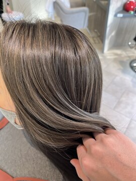 カラーズ(PRIVATE HAIR SALON COLOR'S) 大人感◎ハイライト+モノトーンシルバー