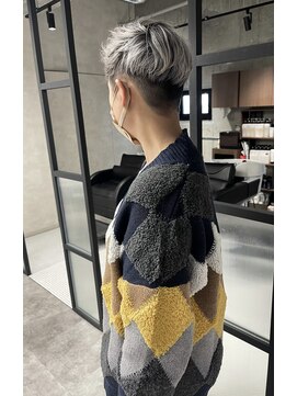 アコ(Aco) ★２ブロック刈り上げショートバレイヤージュ★