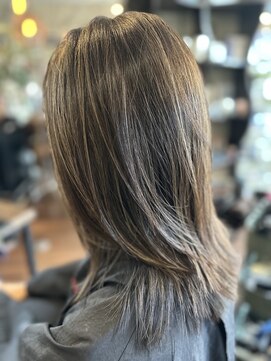 1+ アンプリュス(Unplus) 3Dグレージュ