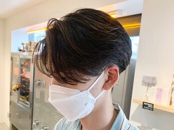 マグ カーネ バイ フィフス(Mag KANE by fifth)の写真/ワンカール×センターパートで、清潔感あるスタイルに*ショートレイヤーのデザインも◎[メンズパーマ]