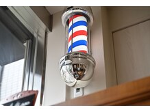 バーバーダヴリューケン(BARBER W軒)の雰囲気（サインポールは店内）