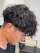 フゥ 宇都宮(FeU)&nbsp;波巻きパーマメンズパーマメンズヘアツーブロックツイストパーマ