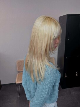 エンブリーチ バイ タグ 樟葉(enn. bleach by t.a.g) ブロンド/ウルフレイヤーカット