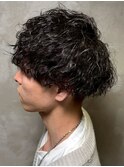 ツーブロックマッシュ ツイスパ 束感 20代 黒髪ショート