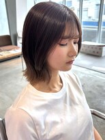 ルーム プロデュースドバイ アミカ(Room produced by Amica) ベージュ くびれショート 髪質改善 20代 シースルーバング