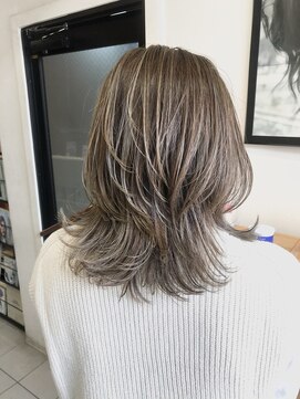 ペネロープ(Penelope) ミディアムレイヤー/レイヤーカット/ハイライト/グレージュ