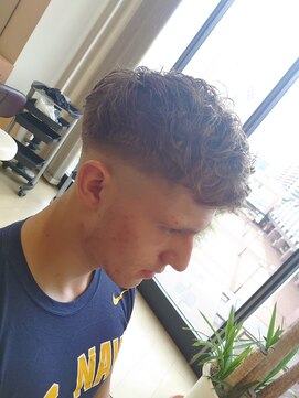 シャンプーボーイ 佐世保駅前店(SHAMPOO BOY) アップバングネイビーフェードスタイル☆