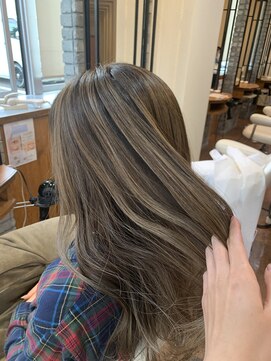 モードファクター デザイナーズサロン(mode Factor designer's salon) ハイライトとグレージュカラー