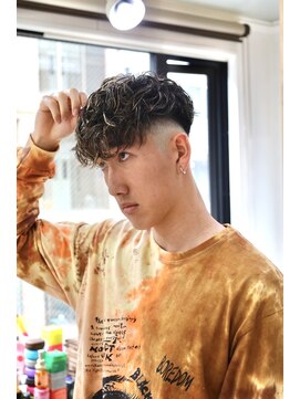 メゾンフォーメン(Maison for men) スペインカールハイライトツイストスパイラルパーマ外国人風