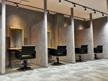 hair salon chic. 縮毛矯正/髪質改善/ブリーチ/ダブルカラー/ショートボブ/メンズ