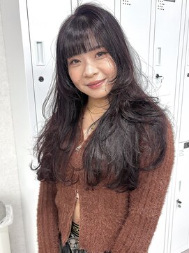 ツキ 横浜店(tuki) ロングレイヤーカットボルドーカラー