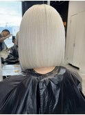 xブリーチ/イメチェン/ホワイトブロンド/外ハネボブ/美髪/