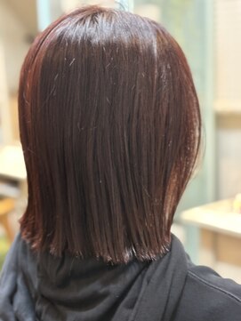 まとまり重視のツヤ感ボブ