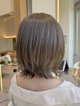 ソワネ 表参道(soigne) 表参道酸性ストレート艶髪ミディアムレイヤーアッシュグレー30代