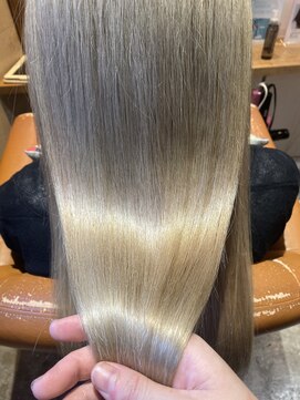 アルーシェ 秋葉原店(Alushe) ホワイトカラー×Aujua