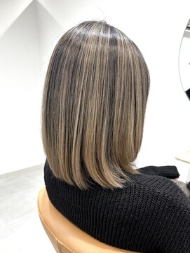 イト(ito.) 外国人風バレイヤージュベージュ_切りっぱなしボブ_フルバング