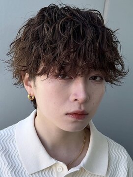 ウェイビーエフティフィフス 横浜西口(WAVEY ft.fifth) メンズパーマツイストスパイラルパーマ波巻きパーマツイスパ横浜