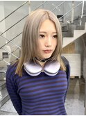 顔まわりカットレイヤーカットハイトーングレージュカラー