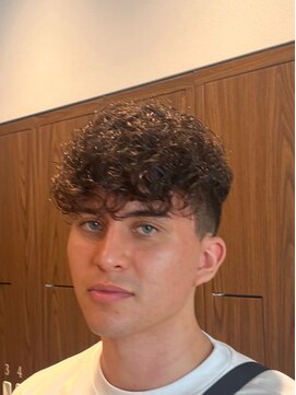 グルーマーズトウキョウ 渋谷店(GROOMER/S TOKYO) スペインカール　ラルフカール　フェードカット