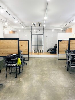 ヘアメイク エマ 中央駅西口店(EMMA)の写真/【中央駅徒歩3分】全席半個室の上質なプライベート空間◎こだわりの高技術で通うたびあなたの髪が綺麗に＊