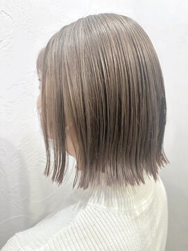 ジィップクリニカ(Zip clinica) ミルクティーベージュ 担当-木村優伽