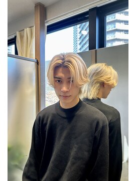 キオナ 勝どき(Kiona) ブロンドセンターパートウルフ