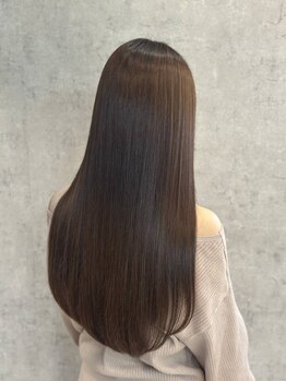 話題のAujuaトリートメントを導入くせ毛やうねりも縮毛矯正や髪質改善で解決！ダメージヘアの救世主も◎