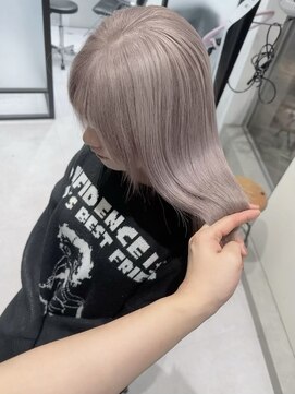 ロング　ケアブリーチ　ミルクティーベージュ　顔まわり　10代