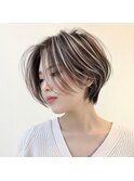 カットに自信あり!白髪ぼかしハイライトショートボブスタイル