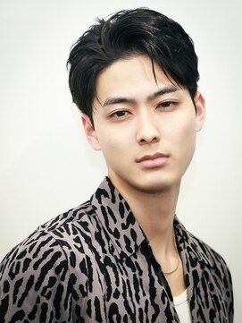 リップス 池袋(LIPPS) 刈り上げツーブロック黒髪短髪韓国風アップバングコンマショート