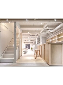 【梅田/中崎町】ゆったりとした時間が流れる店内。少人数だから周りを気にせずサロンタイムを過ごせます♪