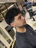 フランクスバーバーザスタンド(Frank’s barber the stand)&nbsp;テーパースキンフェードスペインカールE