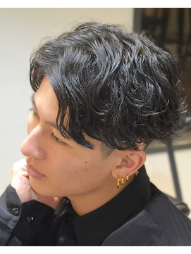 フリーク バーバーショップ 都島店(FREAK BARBER SHOP) 黒髪王道センターパートフェザーパーマ