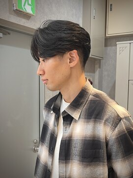 ジーナ 天神(Zina) 刈り上げセンターパート/フェザーショート【Zinaメンズサロン】