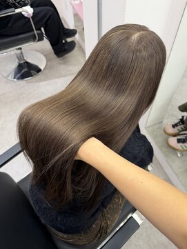 ダズリングディア(Dazzling Deer) ナチュラルブラウン／ロング／ストレート／レイヤーカット